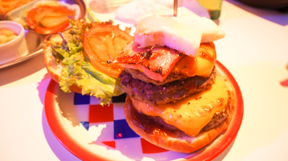 高槻バーガーが有名なアメリカ料理専門店『T’s Star Diner』