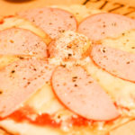 【高槻市】美味しい窯焼きピザが楽しめるアットホームなバル『なる家』