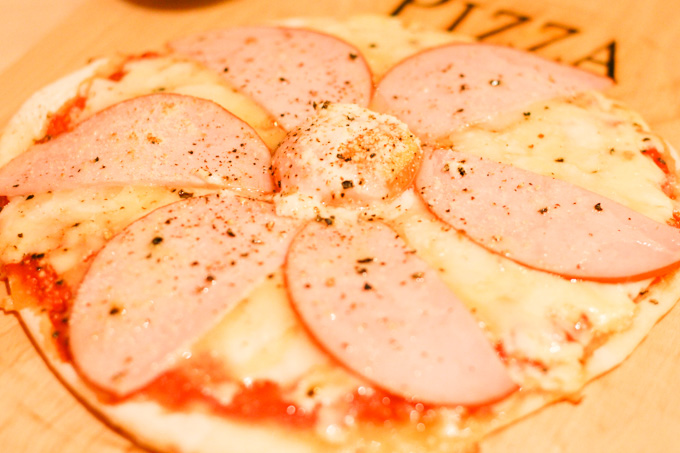 【高槻市】美味しい窯焼きピザが楽しめるアットホームなバル『なる家』