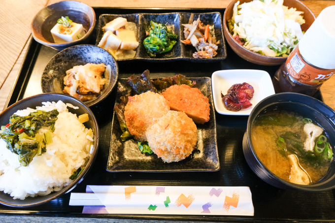 【富田エリア】アットホームな居酒屋『串焼DININGくぅ』で食べるモリモリお昼ご飯